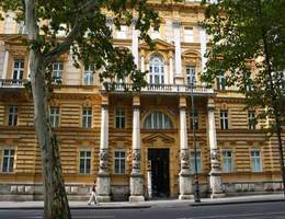 Arheološki muzej u Zagrebu danas broji približno 400.000 različitih artefakata