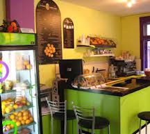 Cyber ​​cafe funk-veggie sandwich, garden party juice!