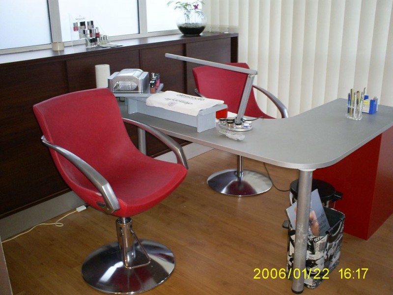 DIVAS - salon za njegu kose i noktiju