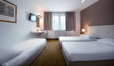 Experience a weekend in Zagreb, with accommodation in Hotel Jadran ***, 3 days for...