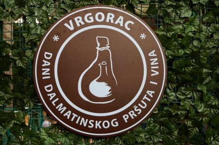 Najveća fešta Dalmatinskog pršuta i vina održava se u Vrgorcu  5 i 6. lipnja od 19  sati